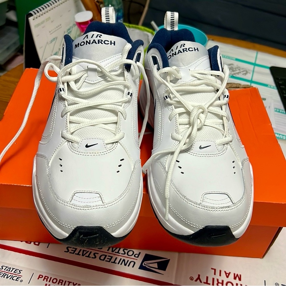 Nike shoes - Picture 3 of 8